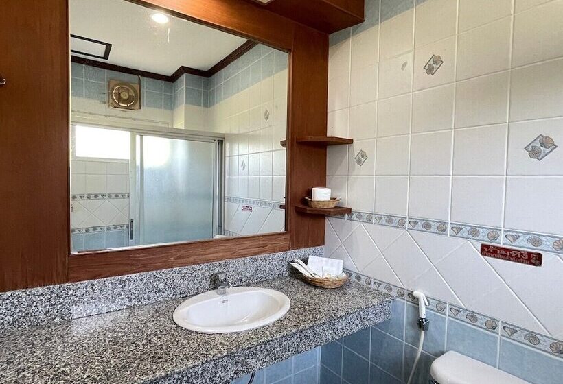 בית מלון כפרי Sea View Resort Rayong