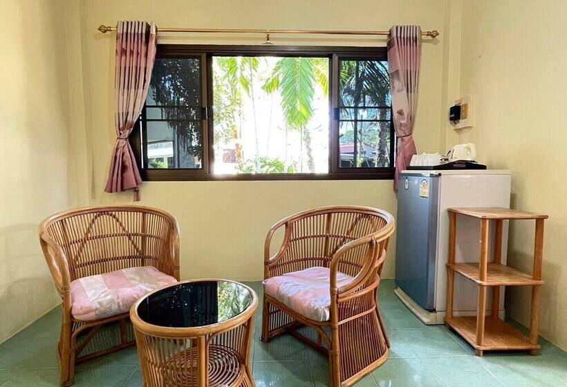 בית מלון כפרי Sea View Resort Rayong