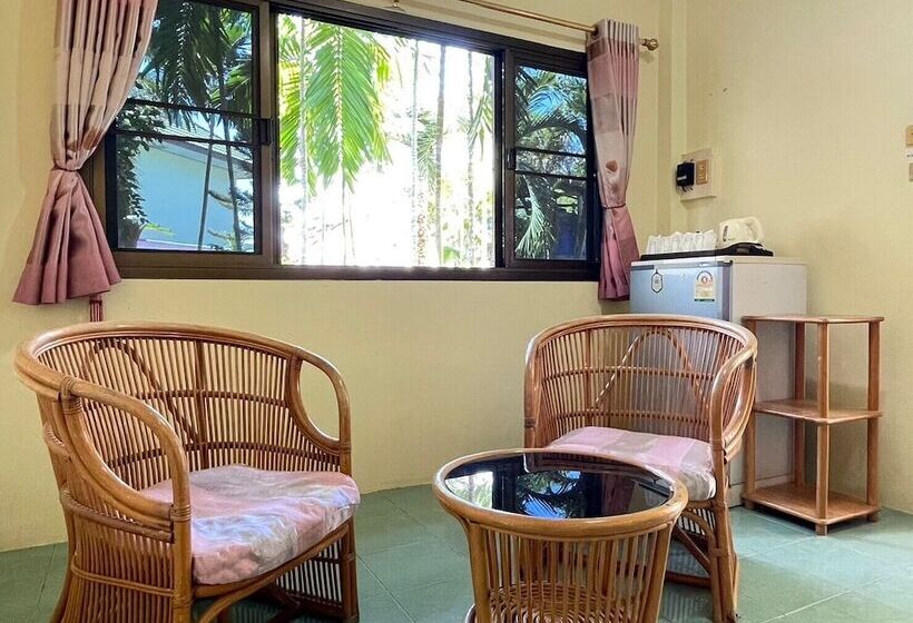 בית מלון כפרי Sea View Resort Rayong