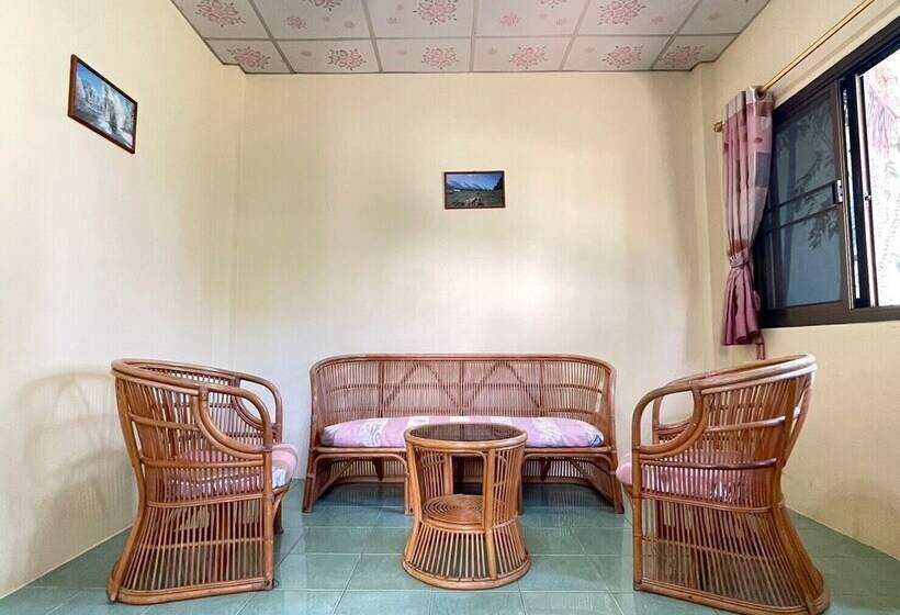 בית מלון כפרי Sea View Resort Rayong