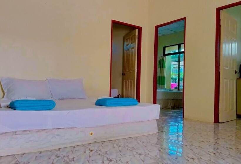 בית מלון כפרי Sea View Resort Rayong