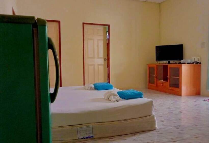 בית מלון כפרי Sea View Resort Rayong