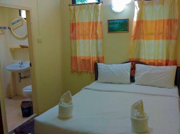 בית מלון כפרי Sea View Resort Rayong