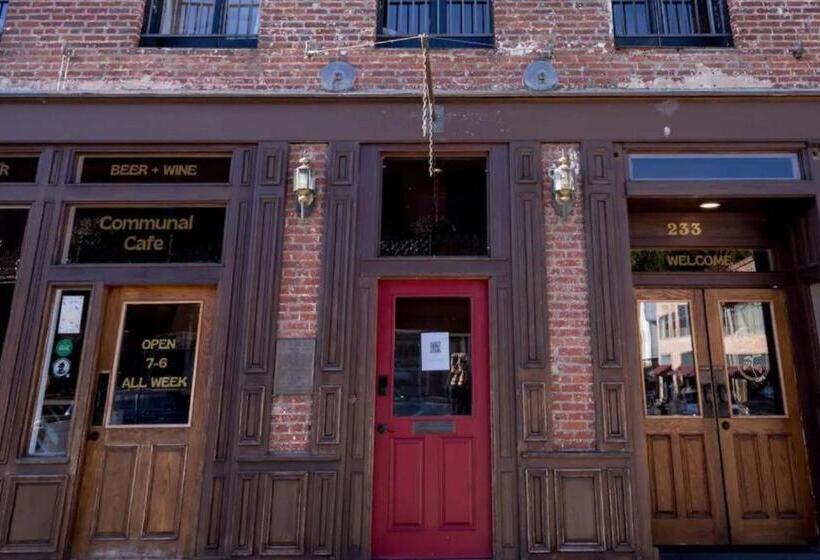 ホテル Speakeasy Suites Sleeps 18