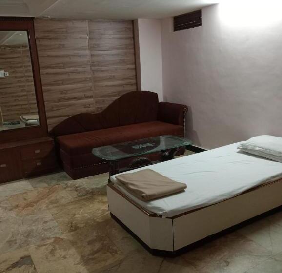 Отель Sun Beam Near Gwalior Railway Station