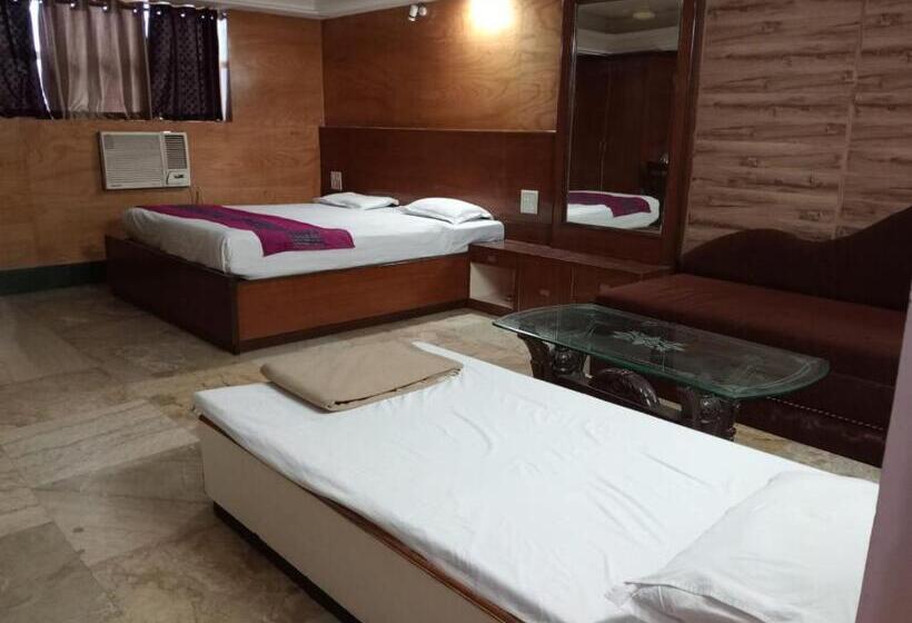 Отель Sun Beam Near Gwalior Railway Station