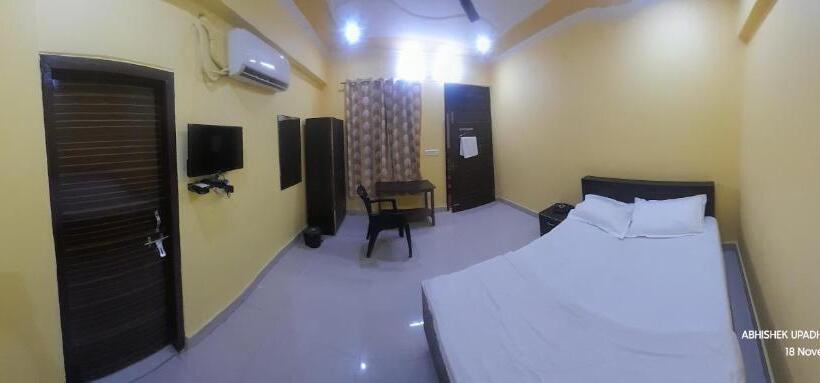 ホテル The Knights Inn