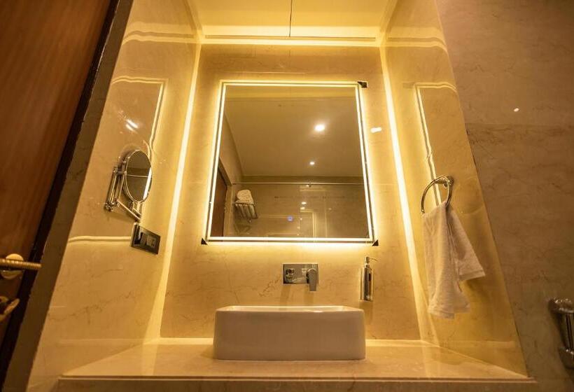 Отель The Mandirian