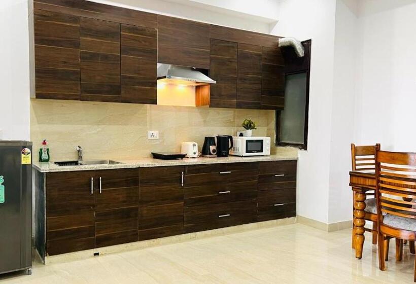 호텔 Zen Suites   Golf Course Road Gurgaon