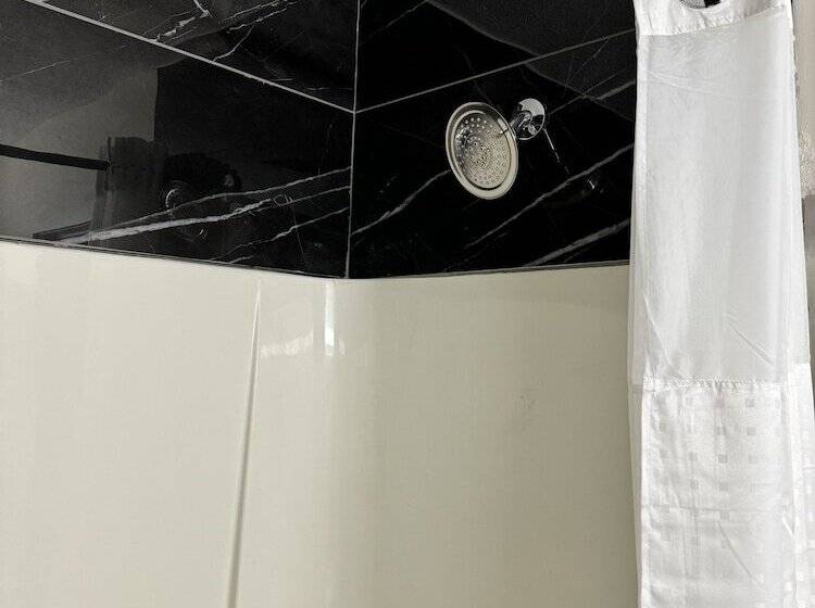 فندق على الطريق The Viking Inn