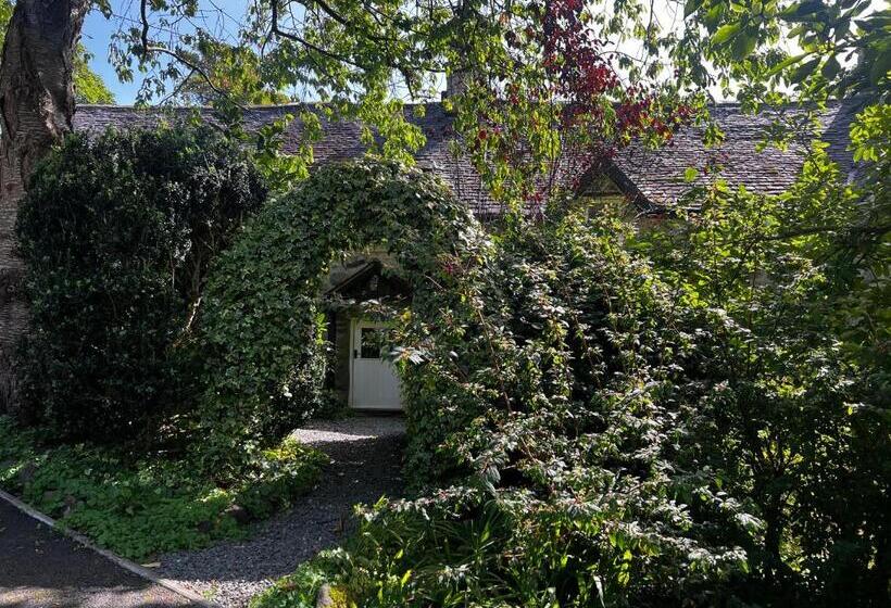 Old Mill Retreat, By River/sea/country Nr Barmouth Dogs