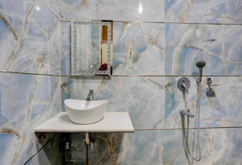 Oyo Hotel Ashok Vihar