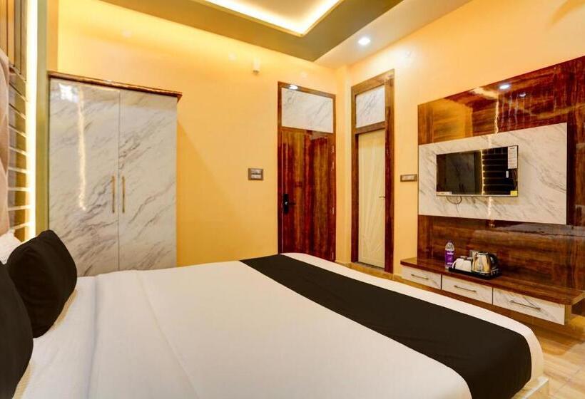 Oyo Hotel Ashok Vihar