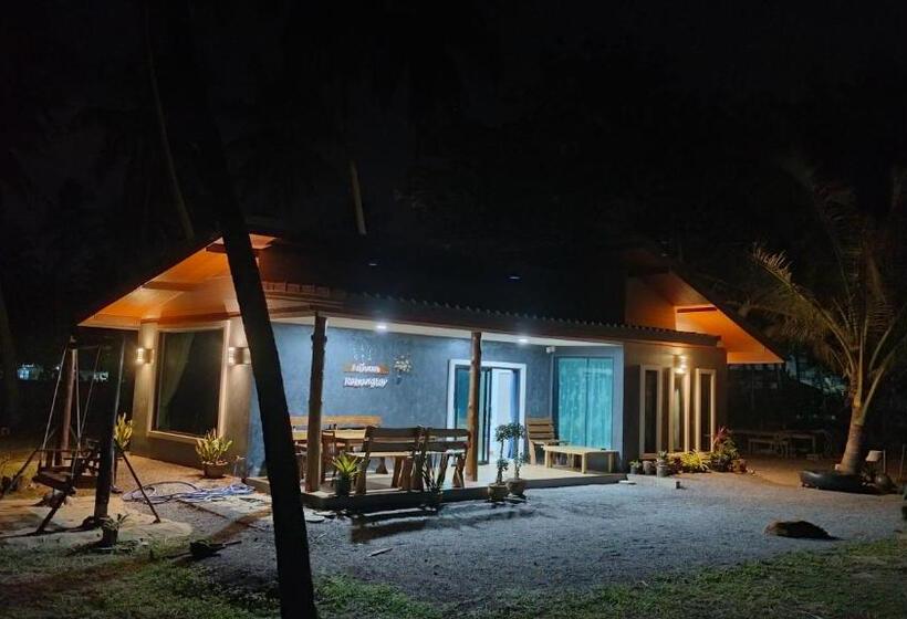 Пансион บ้านระเบียงเลหลังสวน Room A