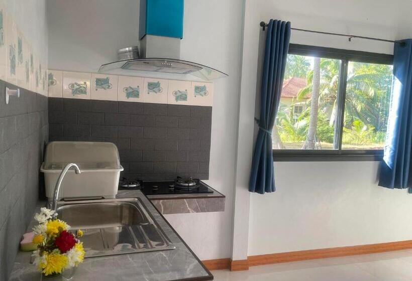 Пансион บ้านระเบียงเลหลังสวน Room A