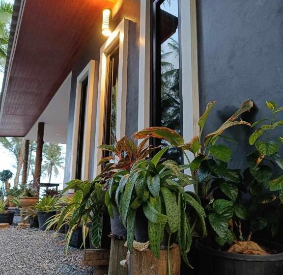 Пансион บ้านระเบียงเลหลังสวน Room A