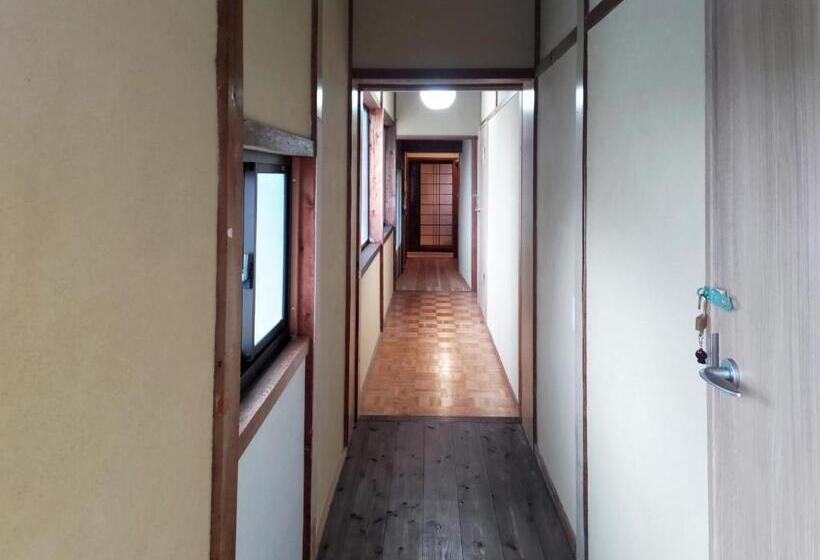 بنسيون Amino Guesthouse Bench