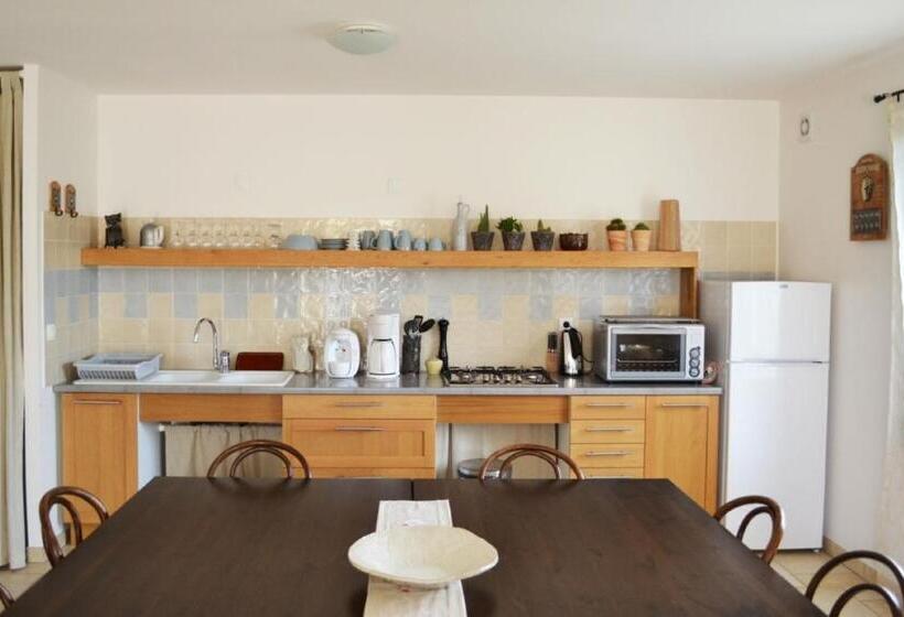 פנסיון Chambre Avec Salle De Bain Privative Comme à L Hôtel Et Salon Cuisine à Partager Avec Les 4 Autres L