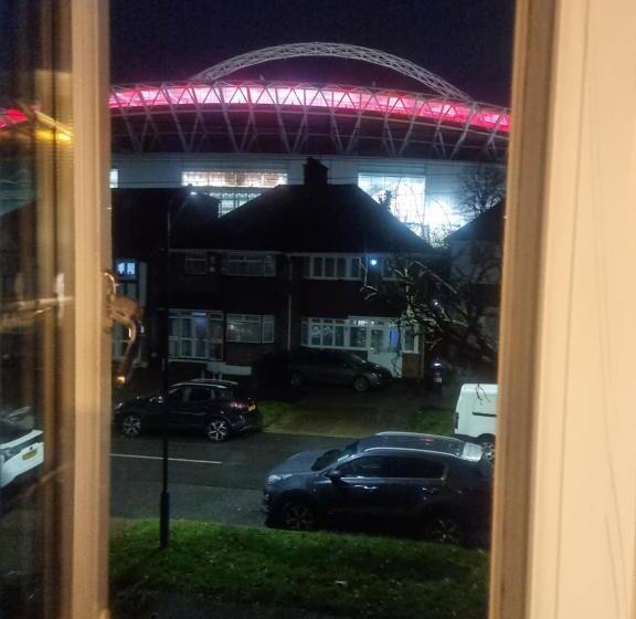 Пансион The Manor Guest House In Wembley