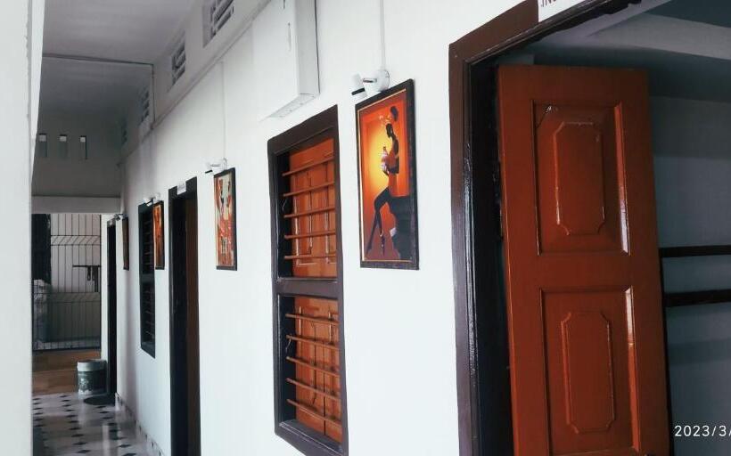 Pension Gour Gopal Ashram