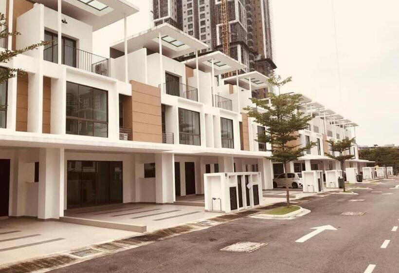 פנסיון Hygienic Cyberjaya Landed Homestay, Free Wifi, Free Parking, Self Check In