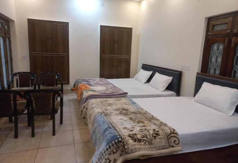 بنسيون Kalash Guest House