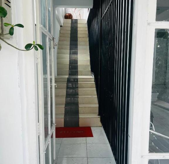 פנסיון Ramlyn Guesthouse & Restaurant