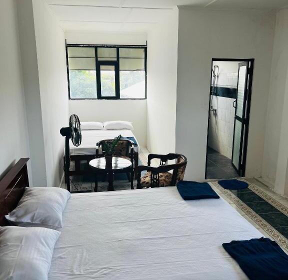 פנסיון Ramlyn Guesthouse & Restaurant