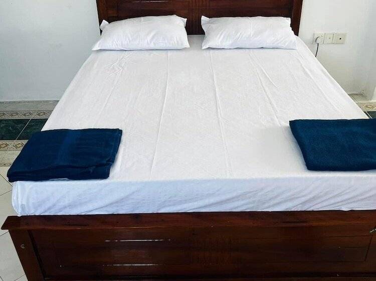 פנסיון Ramlyn Guesthouse & Restaurant