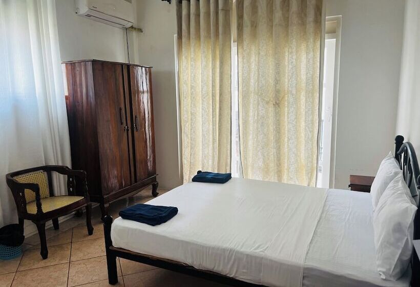 פנסיון Ramlyn Guesthouse & Restaurant