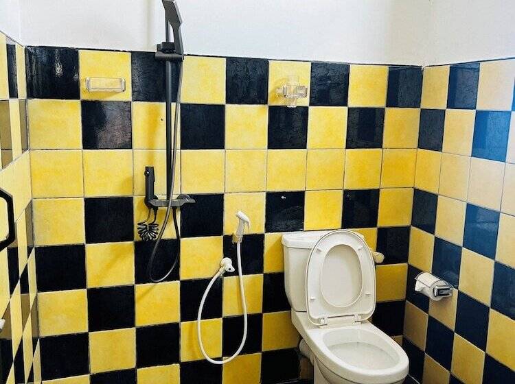 פנסיון Ramlyn Guesthouse & Restaurant