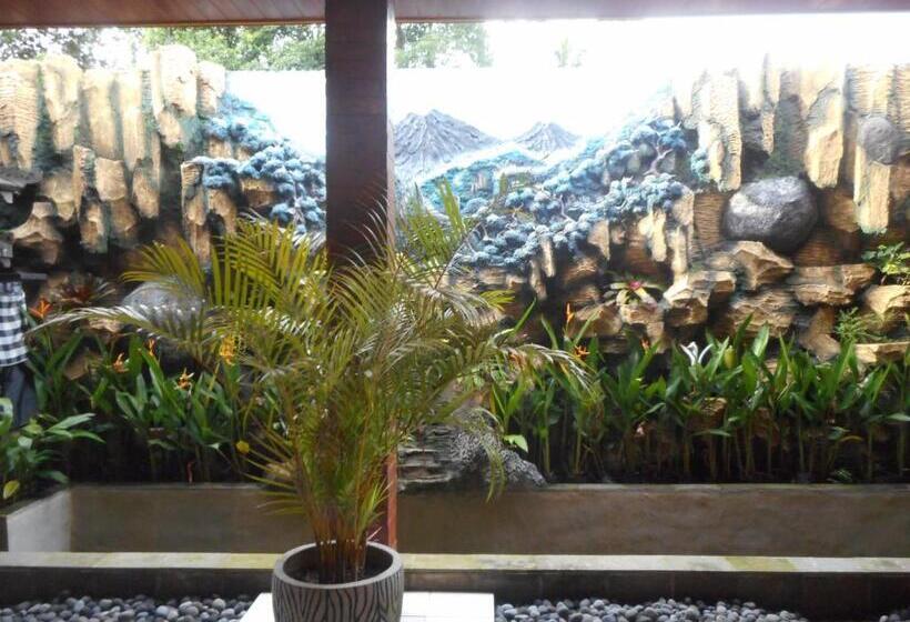 פנסיון Suci Amerta Guest House