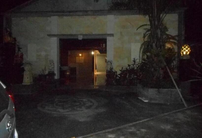 פנסיון Suci Amerta Guest House