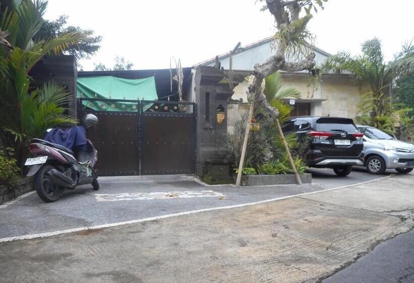 פנסיון Suci Amerta Guest House