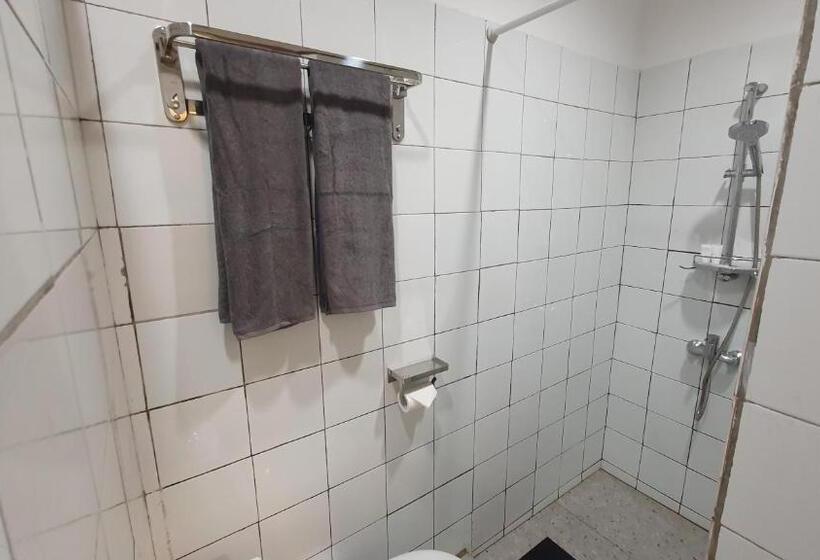 旅馆 Kartika Lodge