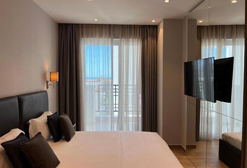 Coastline Luxury Apart