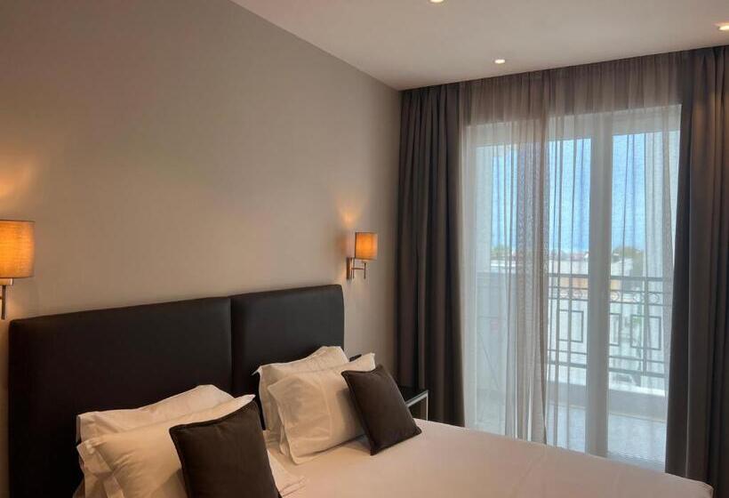 Coastline Luxury Apart