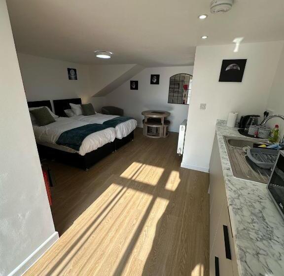 ベッドアンドブレックファースト The Highmead