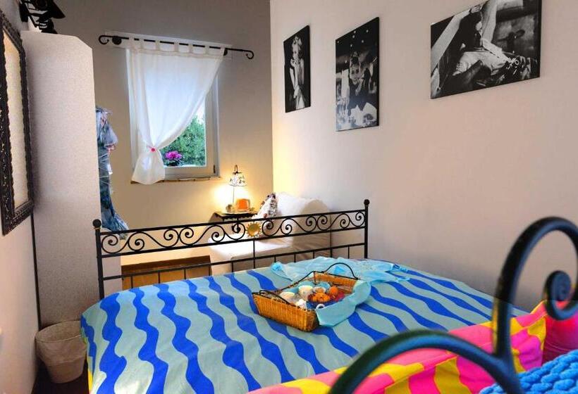 تختخواب و صبحانه Lillac Cottage