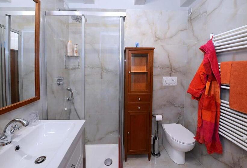 تختخواب و صبحانه Lillac Cottage