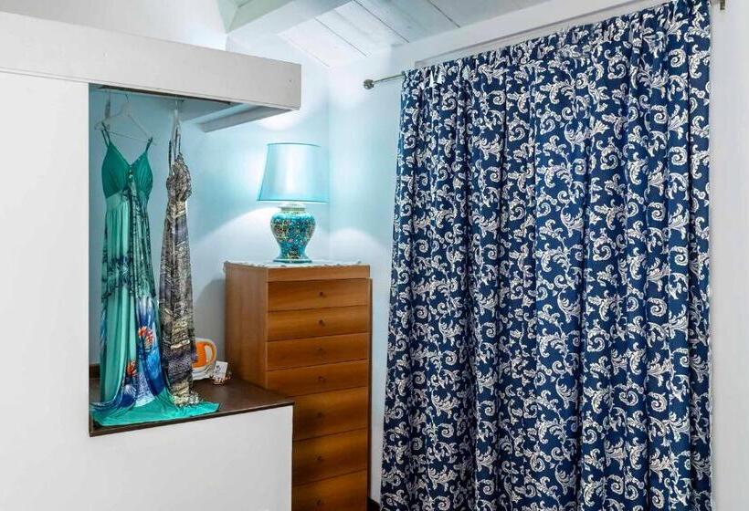 تختخواب و صبحانه Lillac Cottage