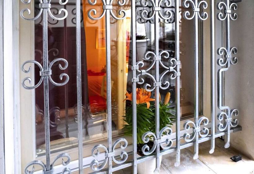 تختخواب و صبحانه Lillac Cottage