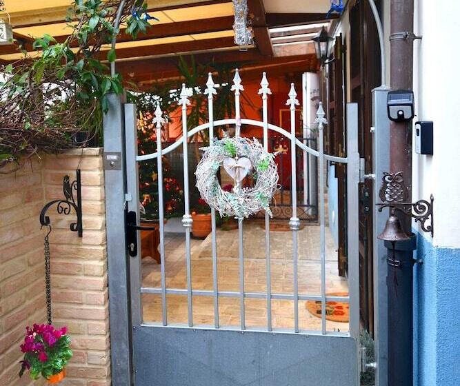 تختخواب و صبحانه Lillac Cottage