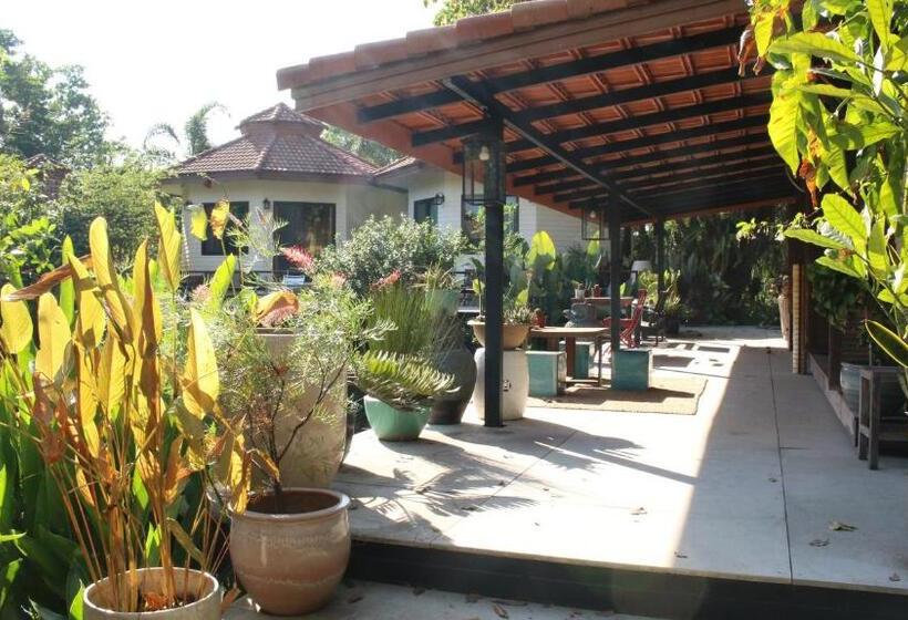 مبيت وإفطار Navari Homestay