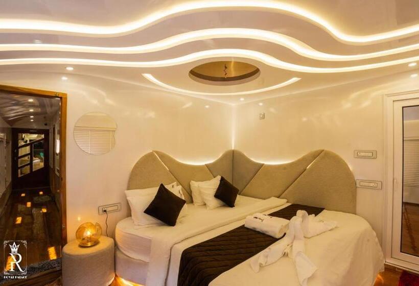 住宿加早餐 Royal Palace House Boat Ultra Luxury