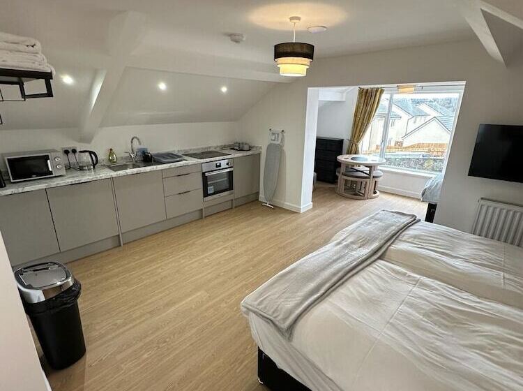 ベッドアンドブレックファースト The Highmead