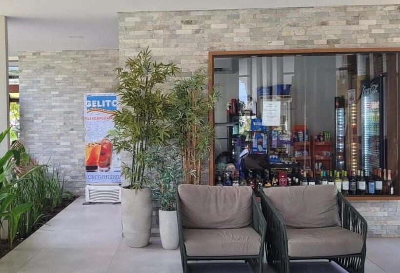 Flat Mana Beach Muro Alto