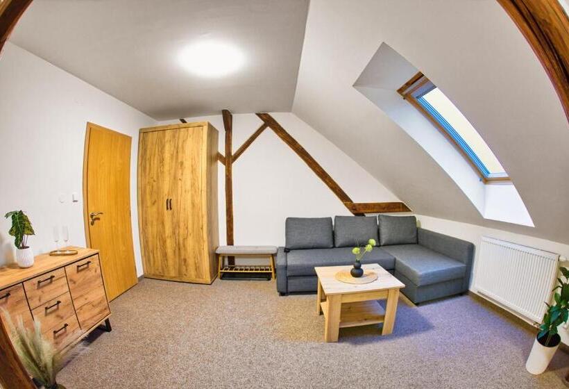 בית מלון כפרי A Restaurace Růže