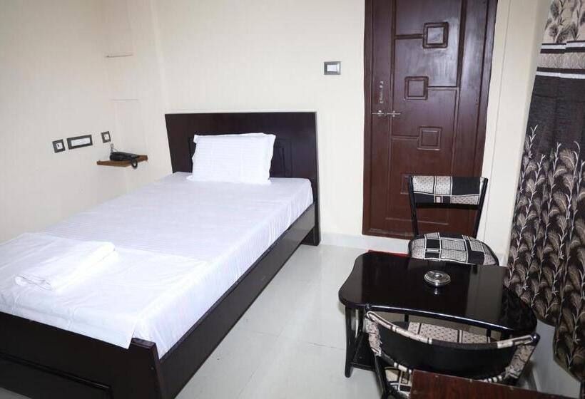 فندق Anand Grand And Lodge