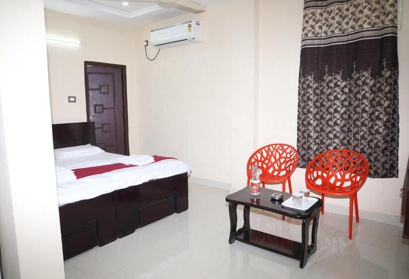 فندق Anand Grand And Lodge